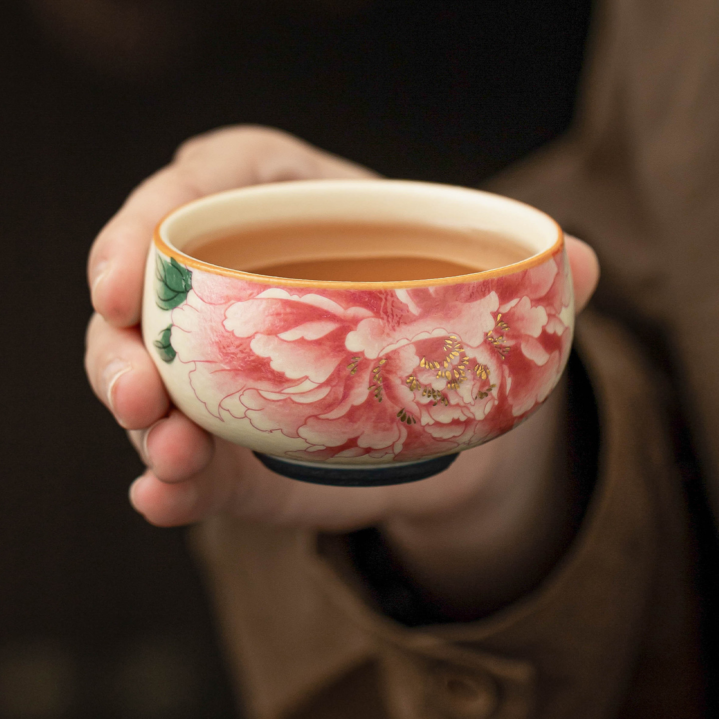 巖礦白描金牡丹羅漢杯