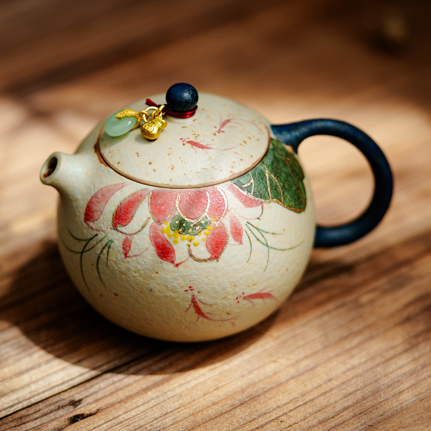 青花火石紅提溜錦鯉戲荷西施壺