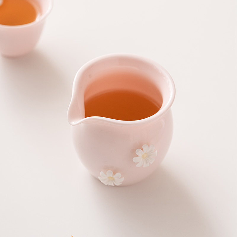 桃粉捏花公道杯