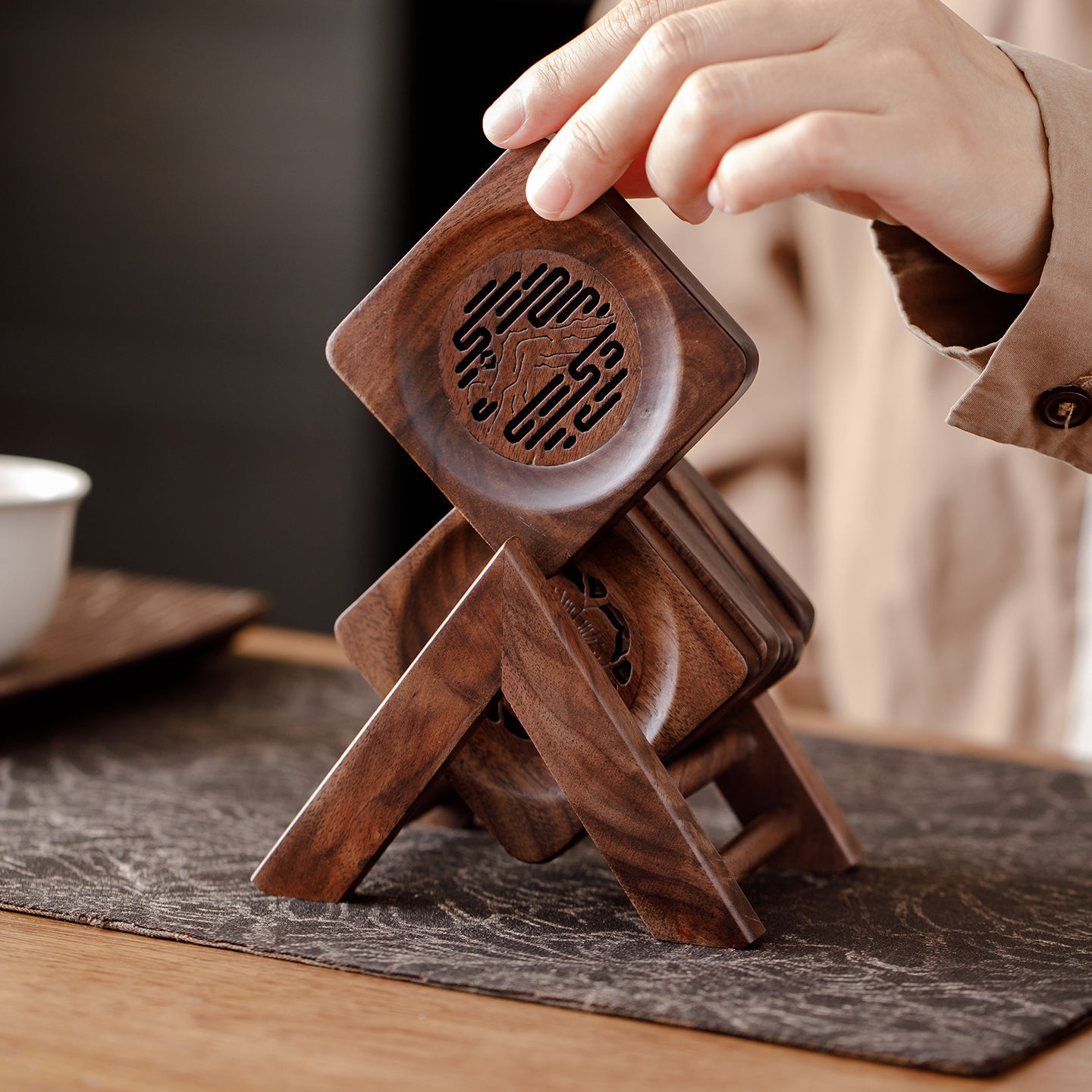 方形鏤空雕花杯墊杯架