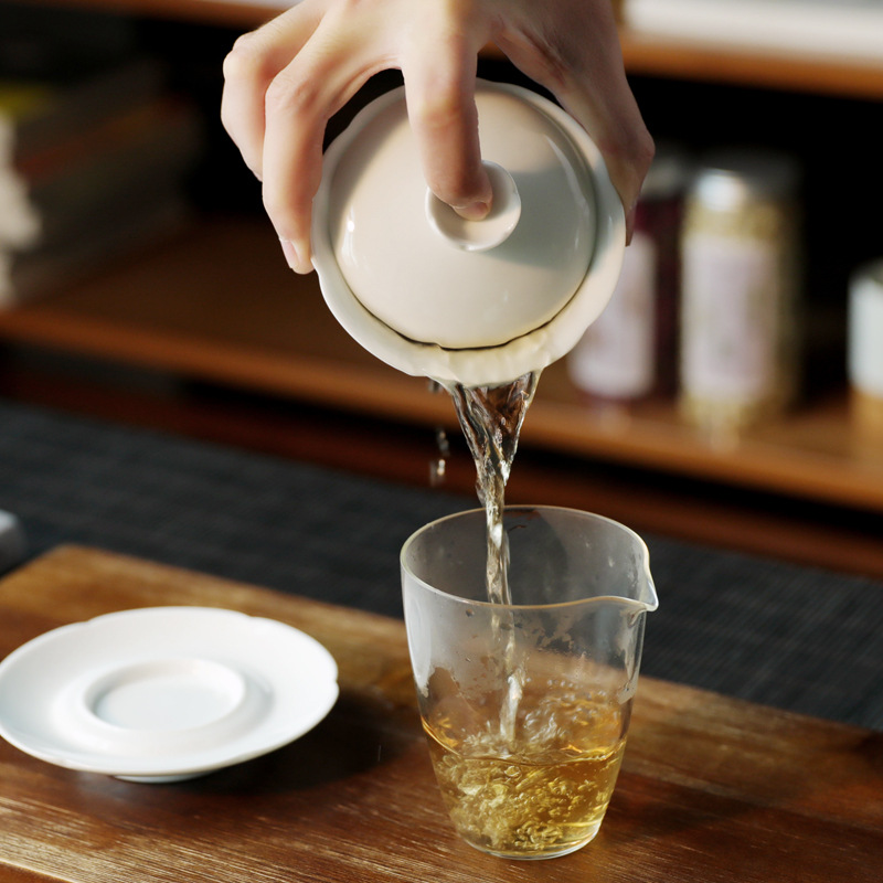 青瓷手工刻花三才蓋碗杯