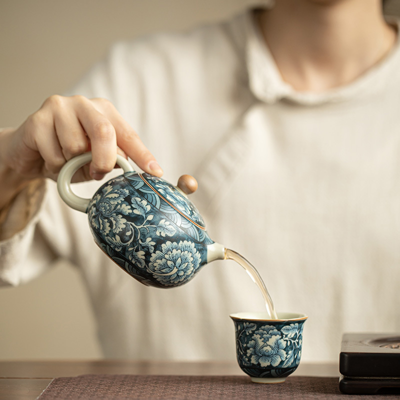 手工青花汝窑萬花西施壺