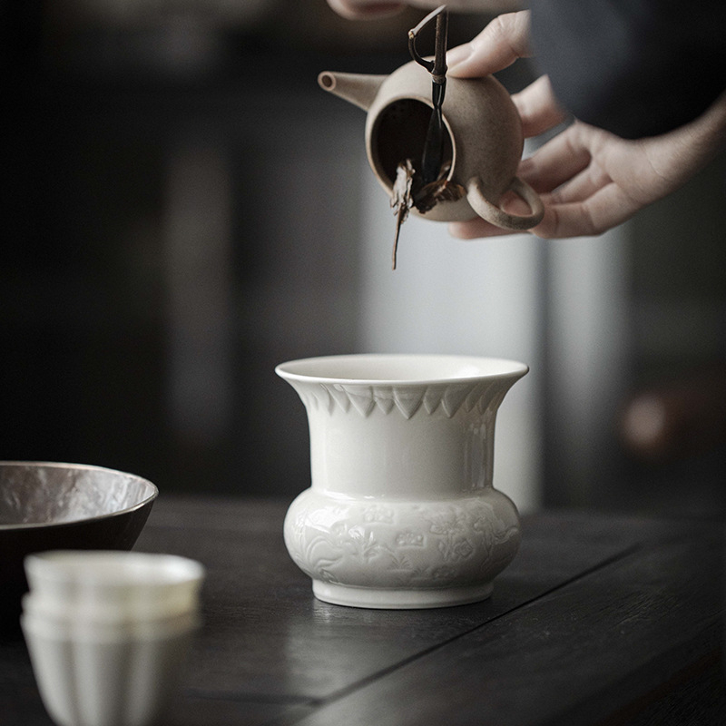 草木灰釉浮雕祥鹿建水