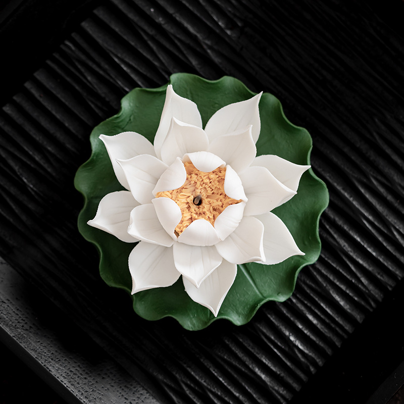 手捏蓮花陶瓷香插