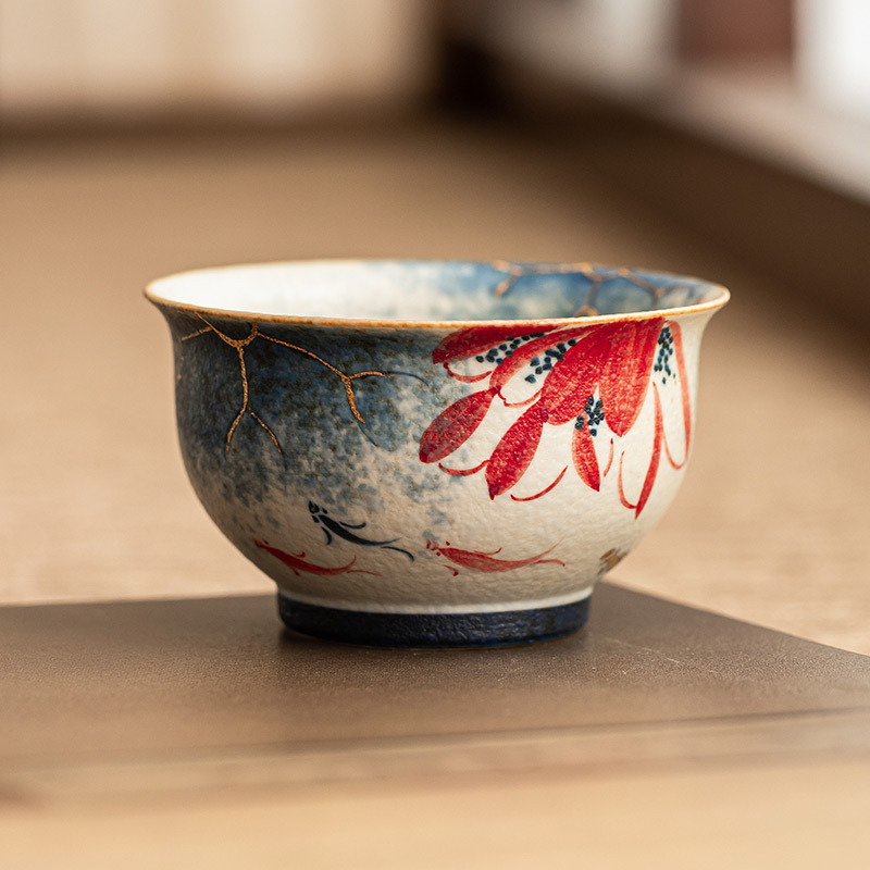 青花火石紅手繪荷韻錦鯉品茗杯