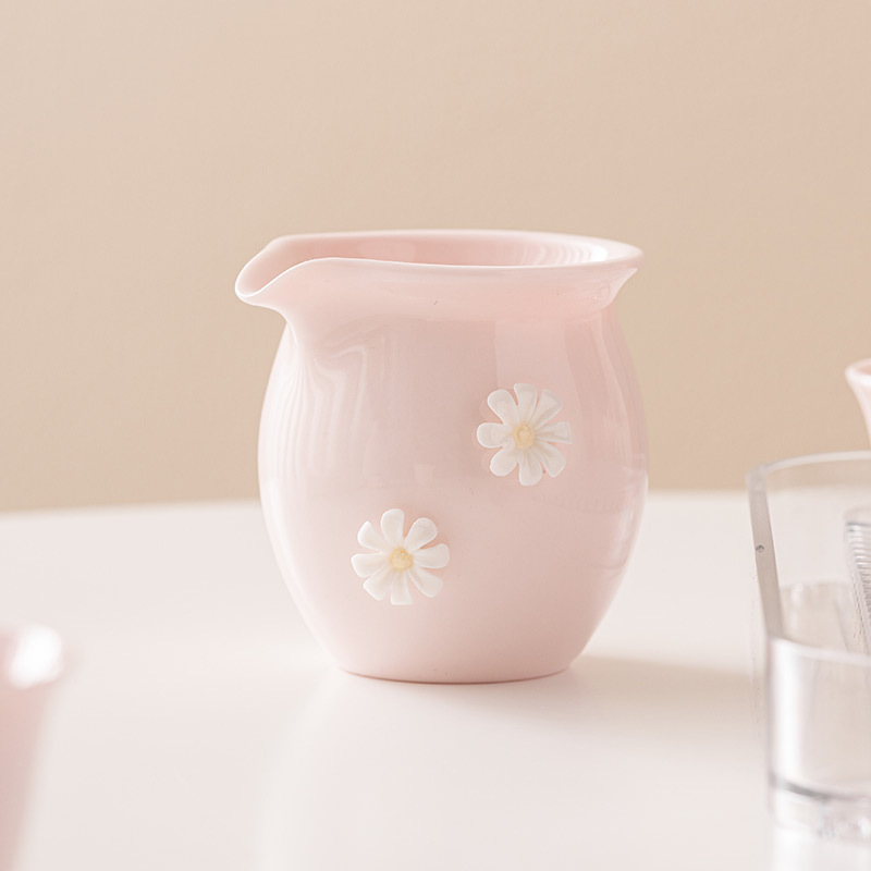 桃粉捏花公道杯