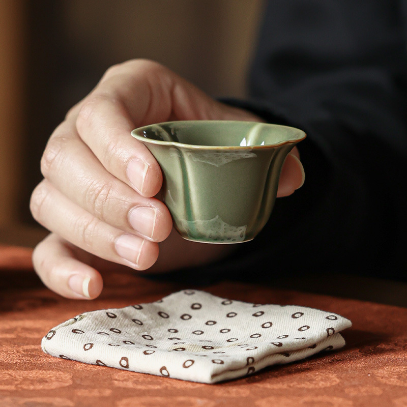 越窯青瓷花瓣茶杯