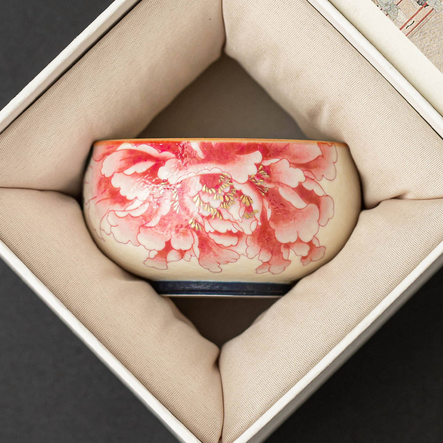 巖礦白描金牡丹羅漢杯