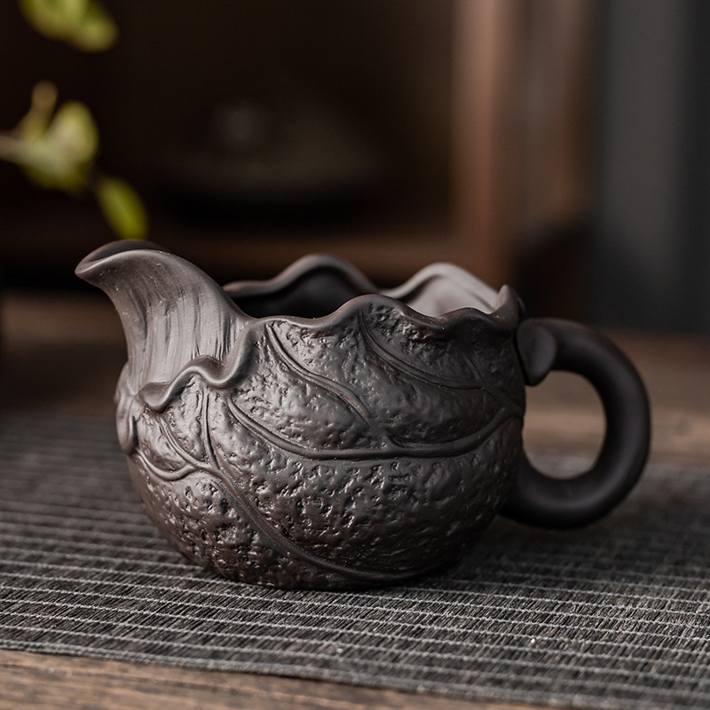 异形荷花紫砂描銀公道杯