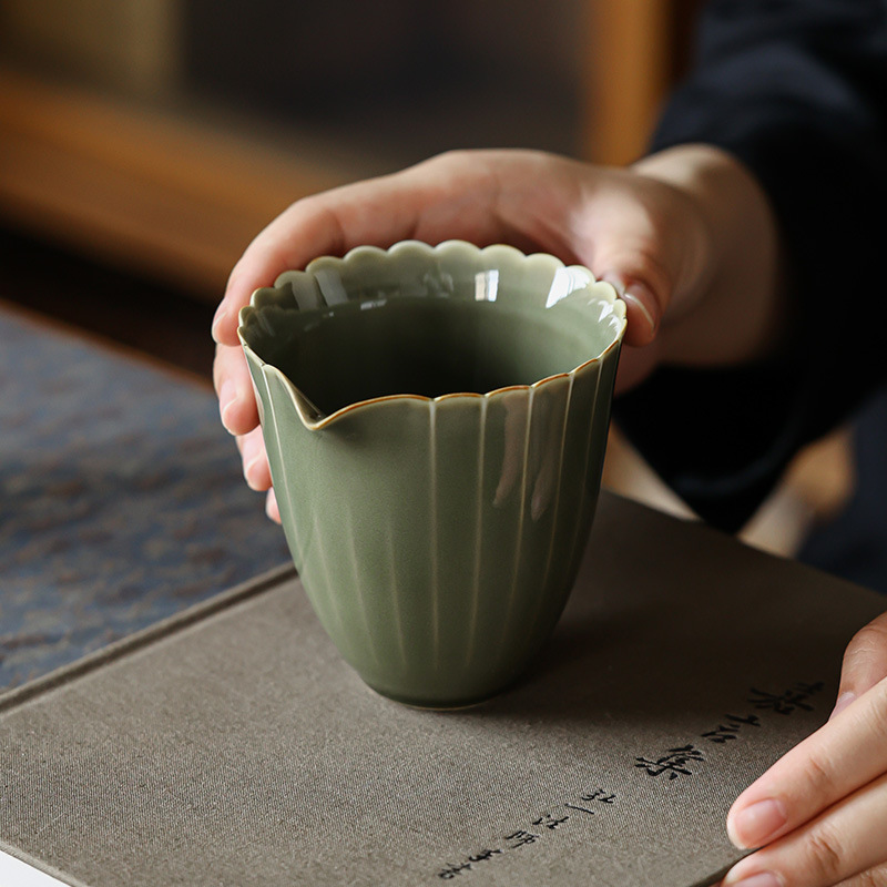 越窯青瓷線條公道杯
