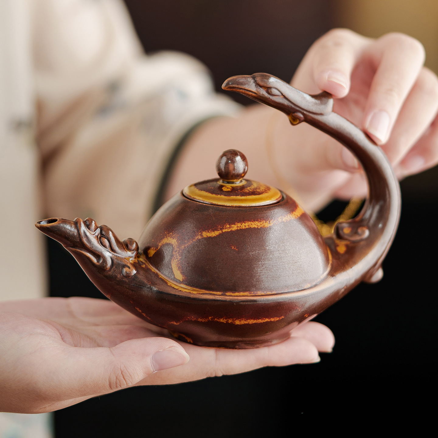 窯變籠嘴鳳尾壺