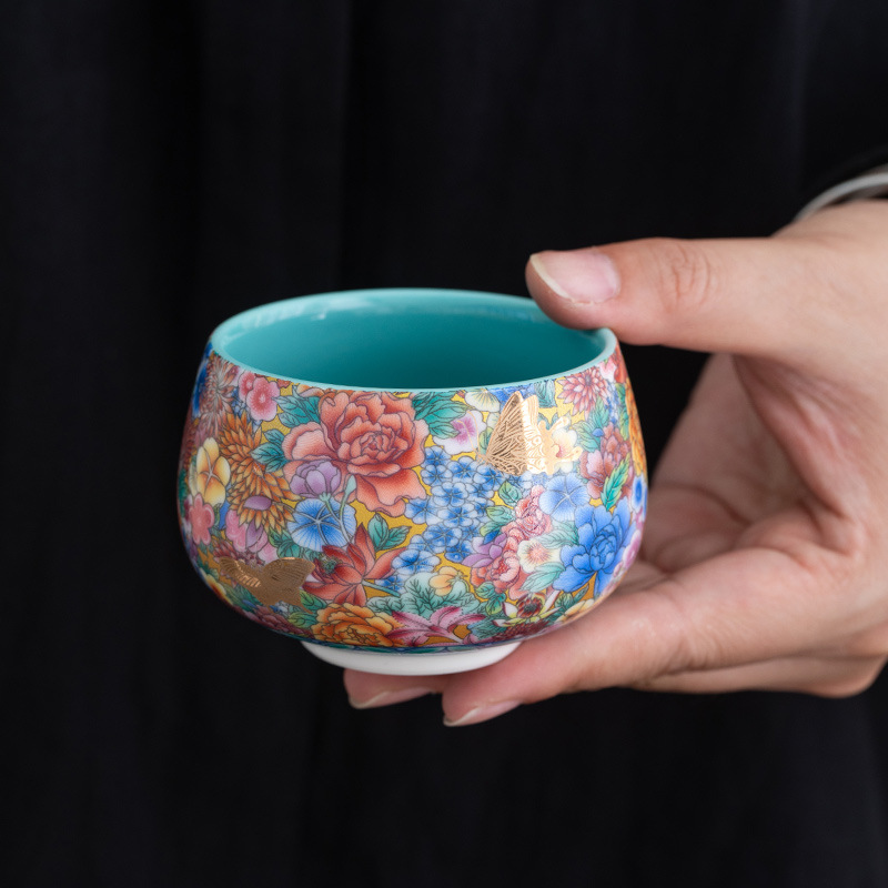 琺瑯彩萬花描金蝴蝶茶杯