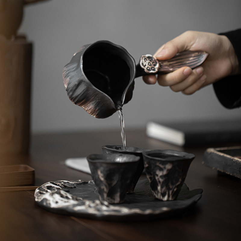 侘寂風手工浮雕蓮香公道杯