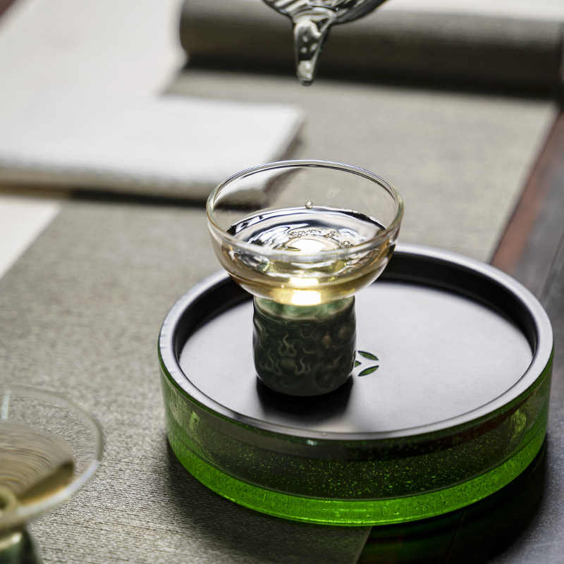 越窯梅子青瓷浮雕高足主人杯