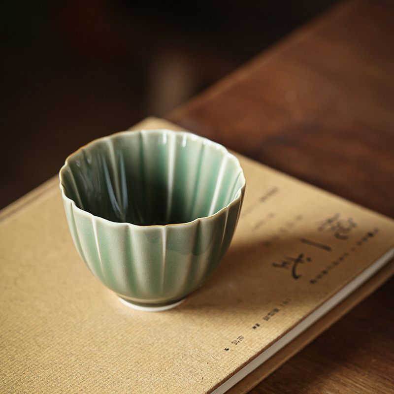 越窯青瓷蓮瓣杯