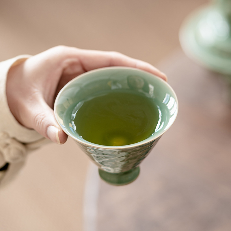 梅子青影雕斗笠杯