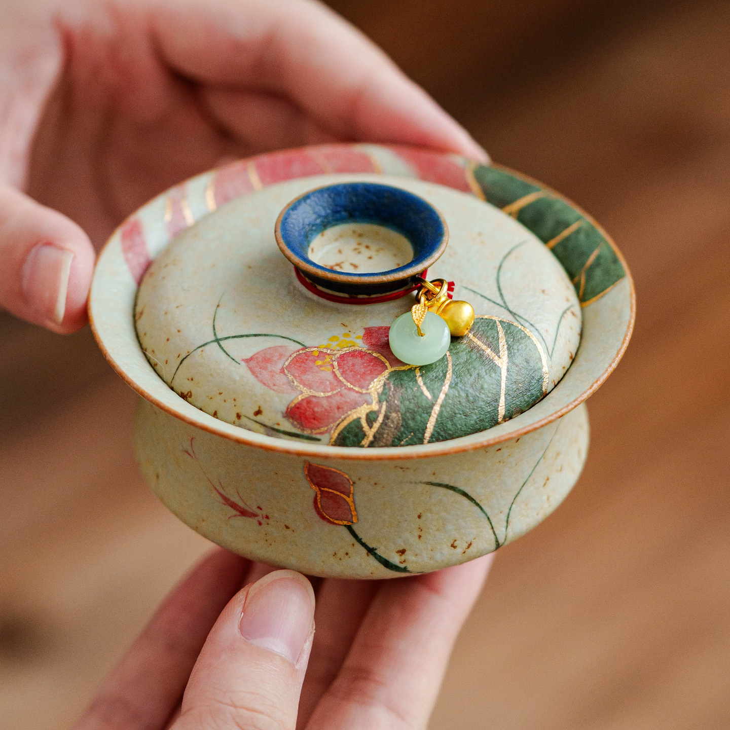 青花火紅石提溜蓋碗