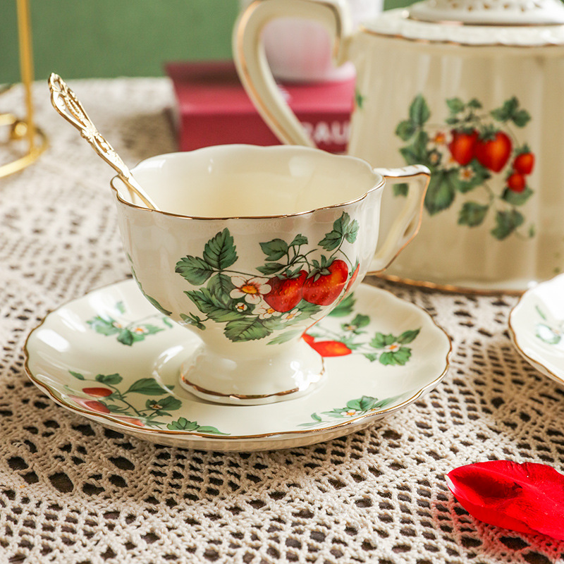 法式復古奶油色野草莓陶瓷咖啡杯碟