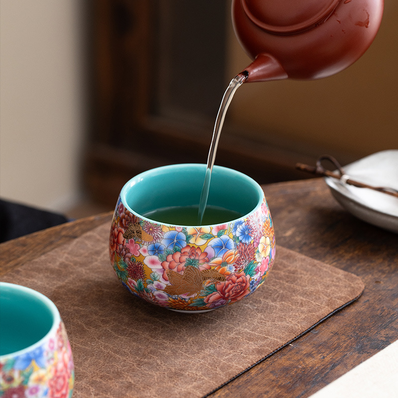 琺瑯彩萬花描金蝴蝶茶杯