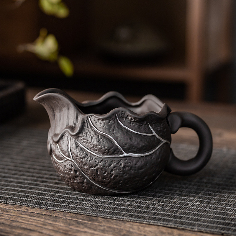 异形荷花紫砂描銀公道杯