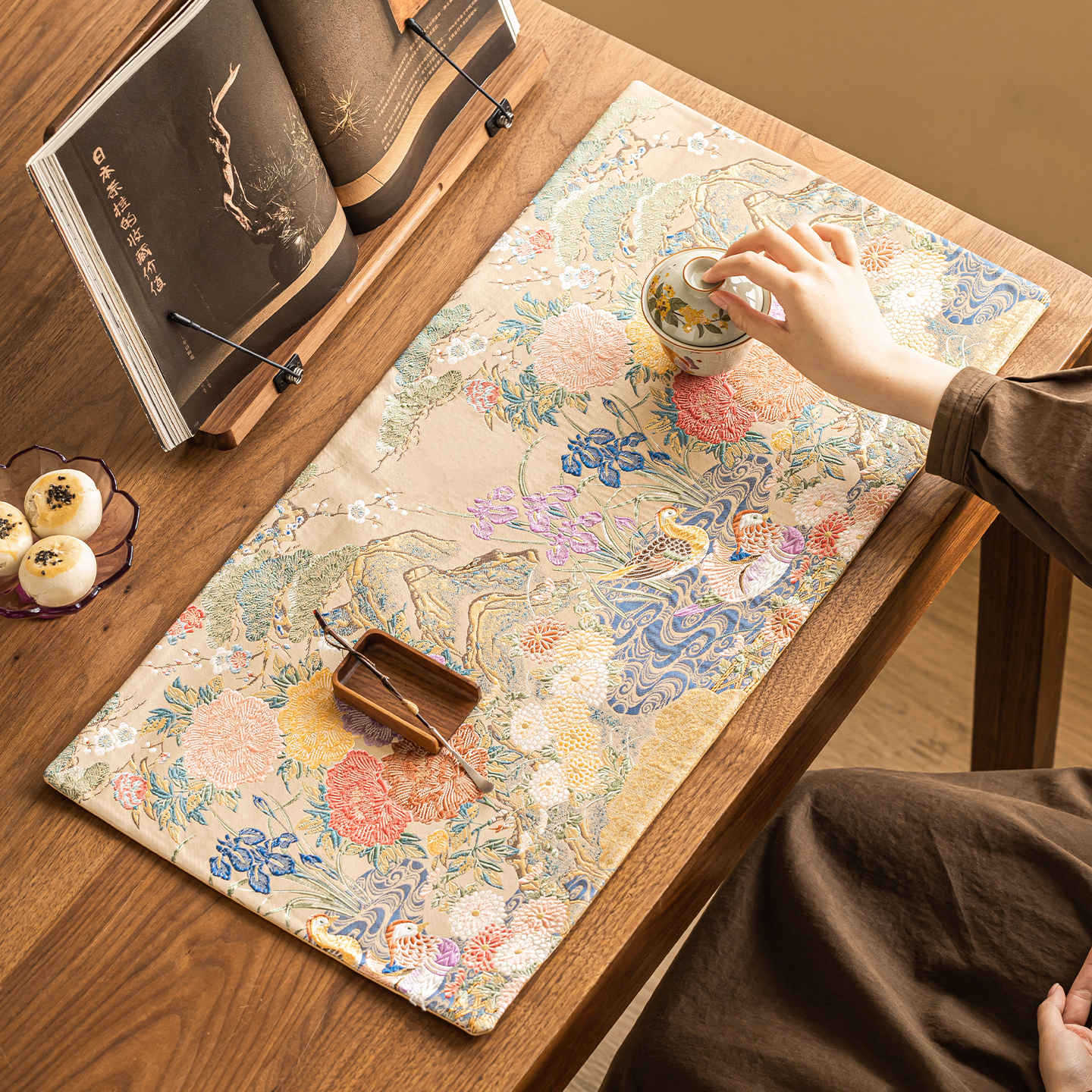 西陣織鎏金茶席