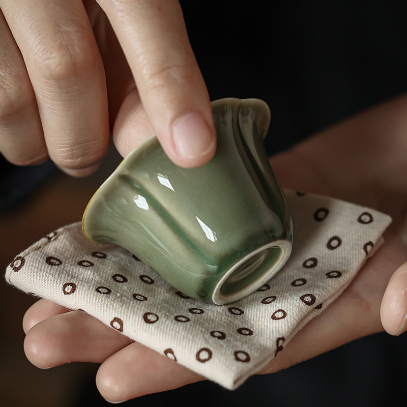 越窯青瓷花瓣茶杯