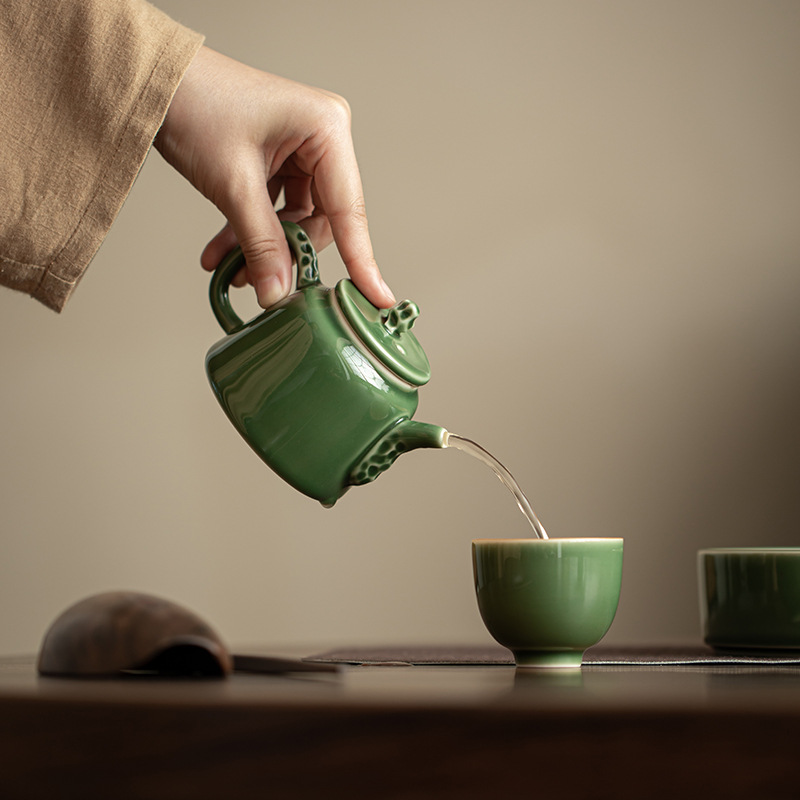 青璃釉枯石茶壺