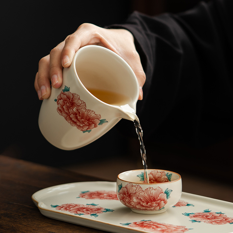 汝窯牡丹花高口公道杯