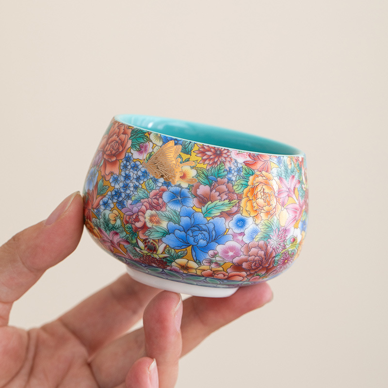 琺瑯彩萬花描金蝴蝶茶杯