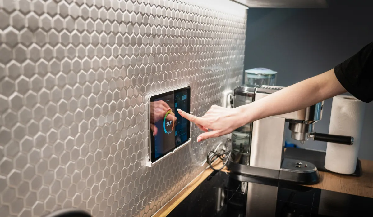 smart home system integration for modern Dubai home