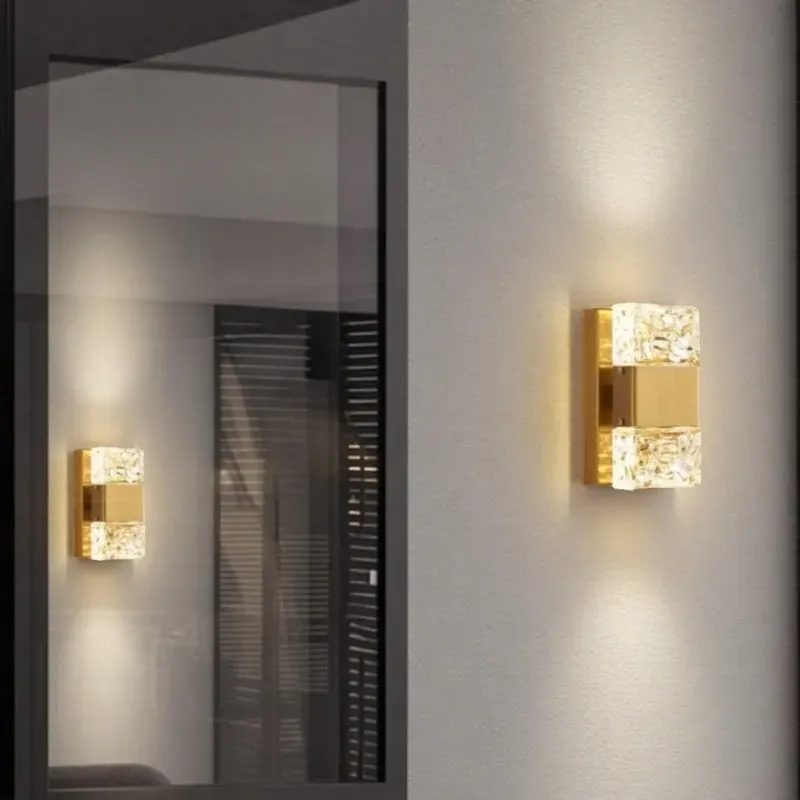 AlpineCrest Wall Light