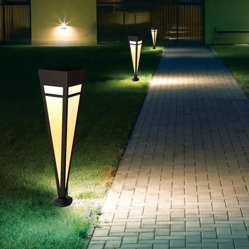 CarolineTriangular Outdoor Bollard