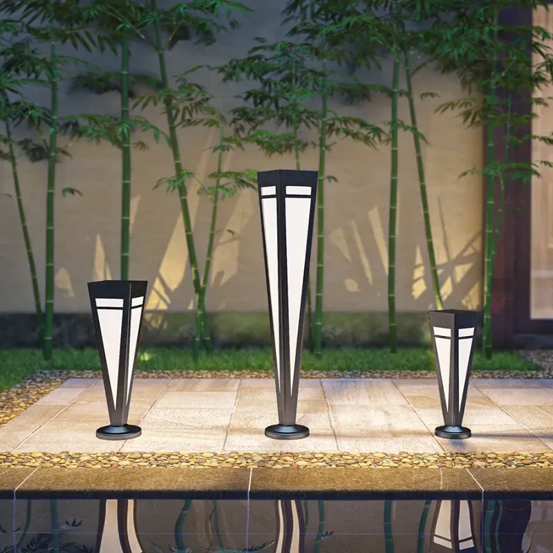CarolineTriangular Outdoor Bollard