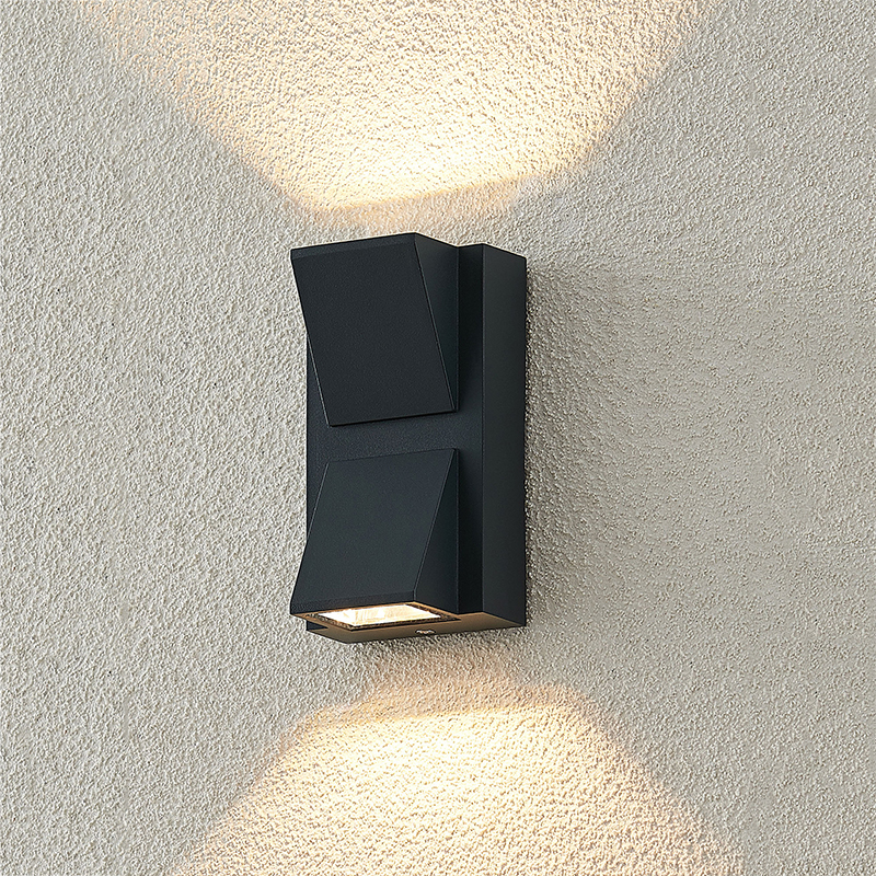 CartonSimple Outdoor Wall Light