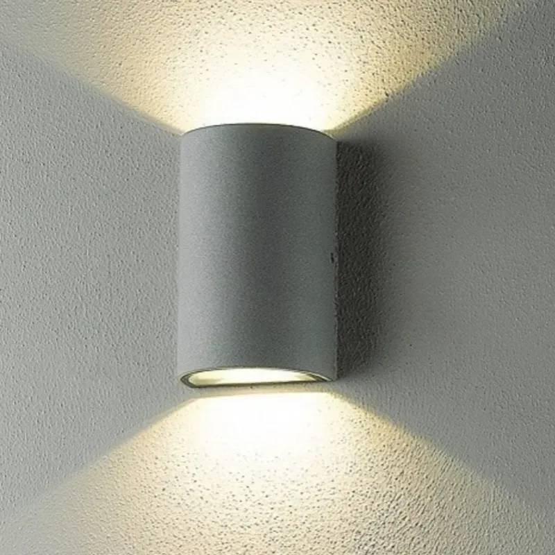 KrypiusSleek Outdoor Wall Light