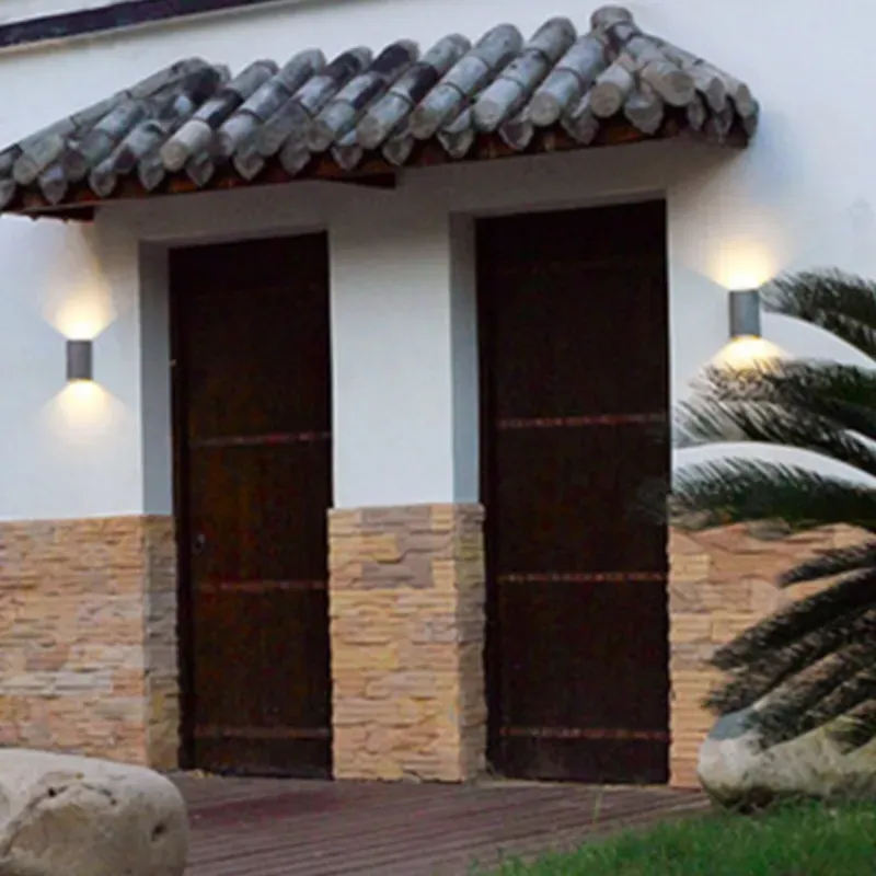 KrypiusSleek Outdoor Wall Light