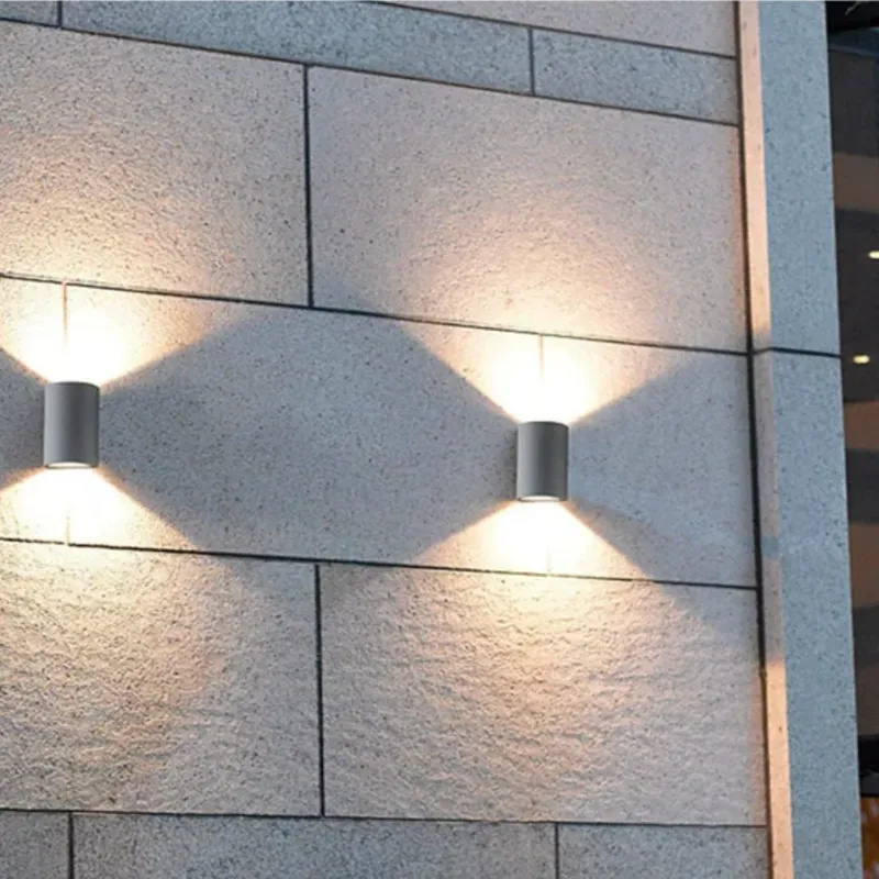 KrypiusSleek Outdoor Wall Light