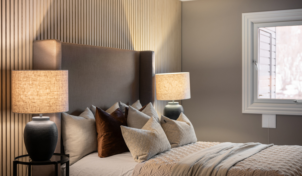 With the right mix of temperature and diffuser material, you can move away from flat overhead-only light and build a layered, luxurious glow from our Singaporean luxury floor and table lamps that feels good every evening.