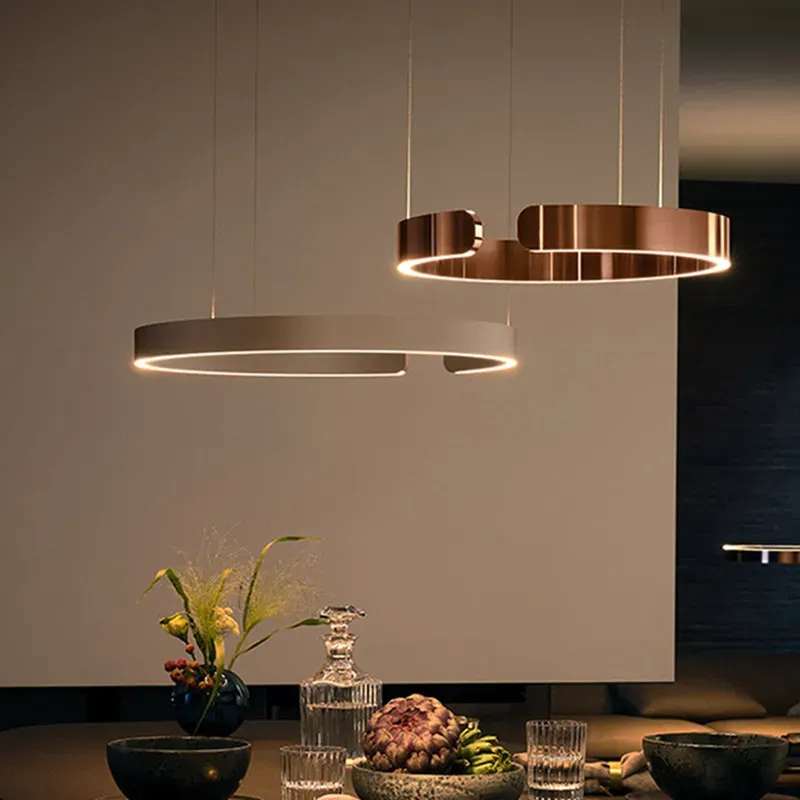 Slim and adjustable pendant light