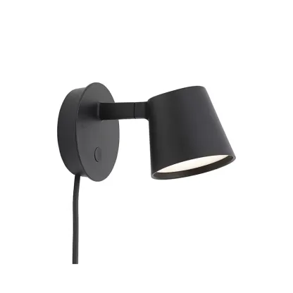 ModaLuxe Wall Light - Warm Elegance in Aluminium