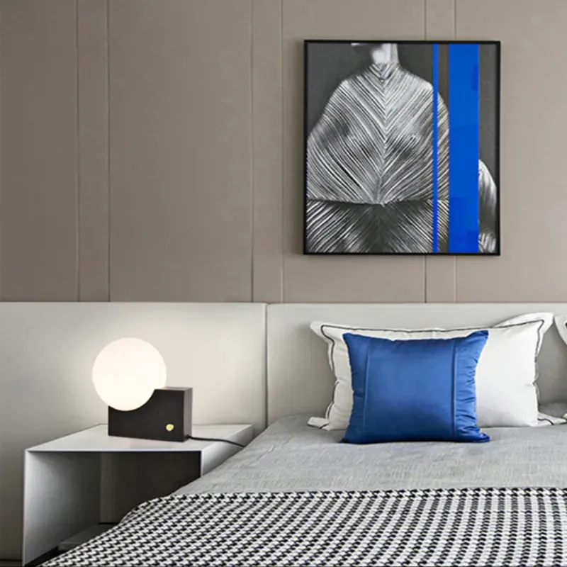 NeraSphere Table Lamp