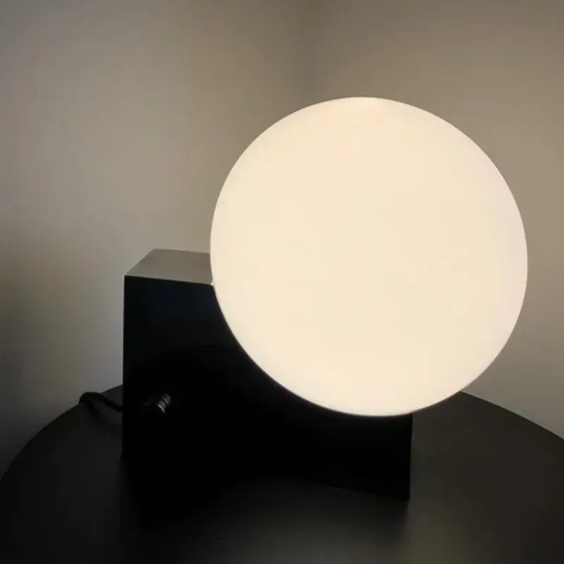NeraSphere Table Lamp
