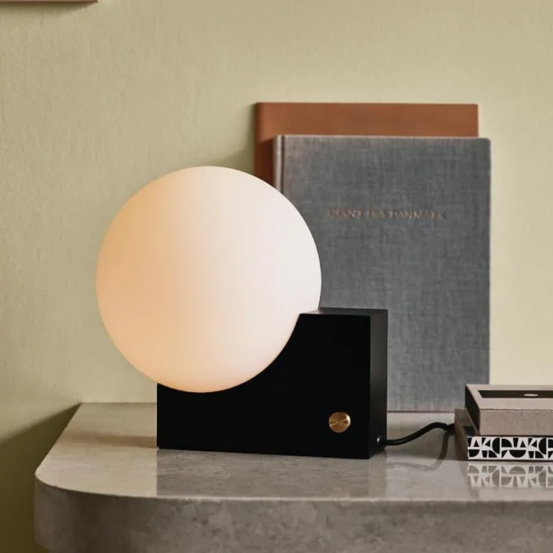 NeraSphere Table Lamp