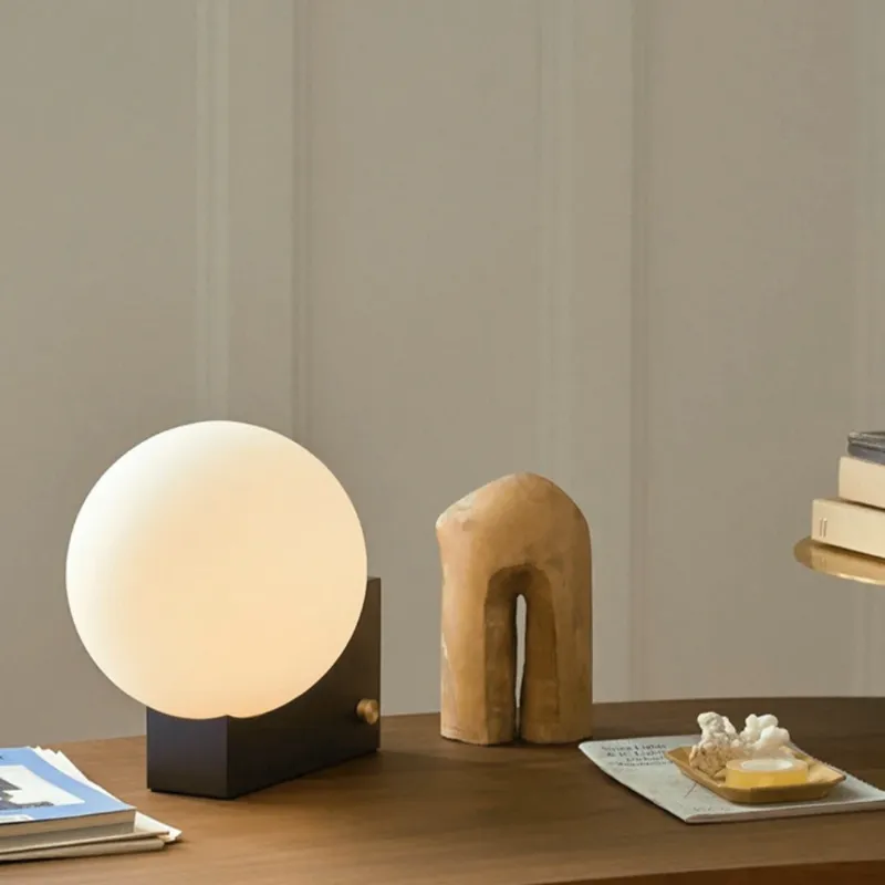 NeraSphere Table Lamp