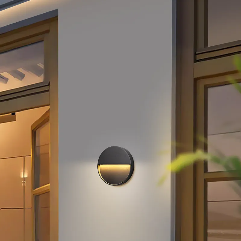 NoirHalo Outdoor Wall Light