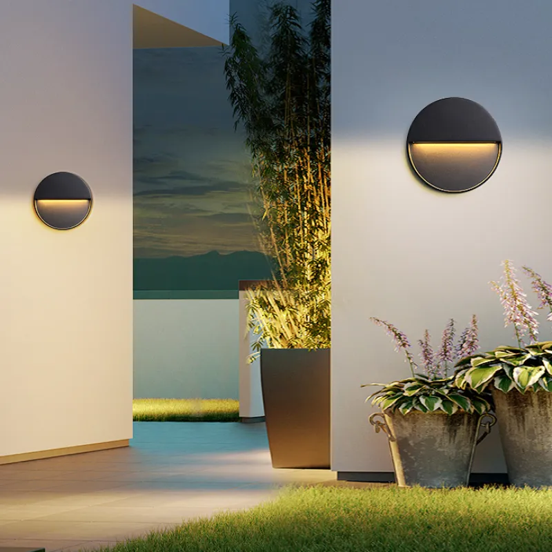 NoirHalo Outdoor Wall Light