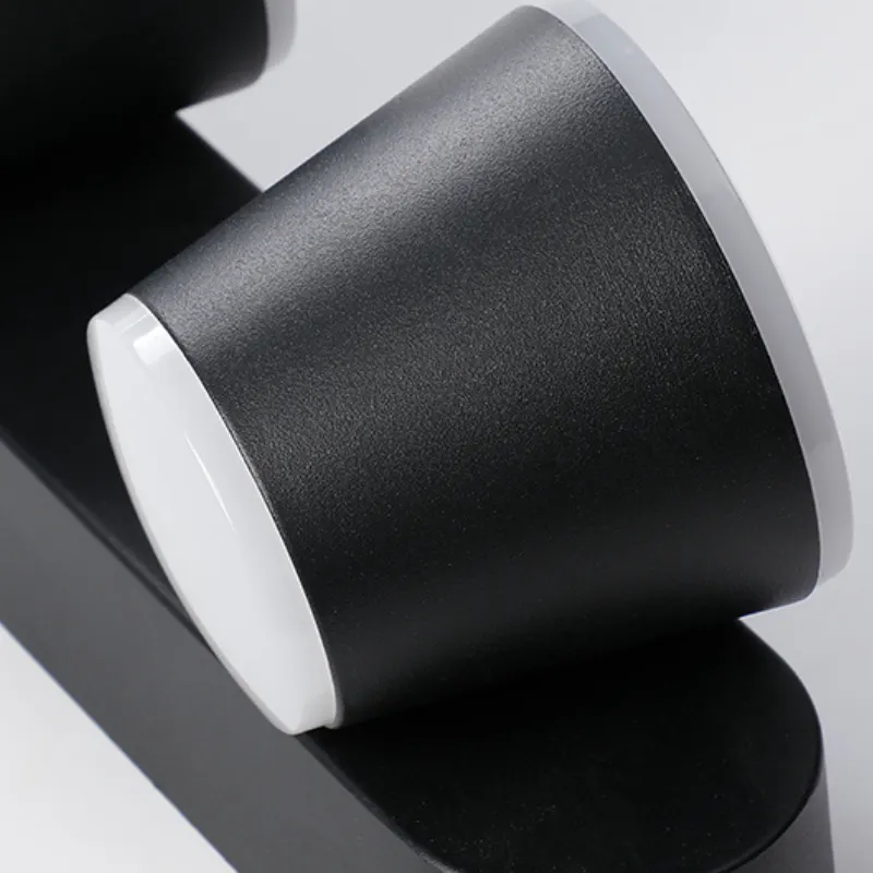 ReikaTurn Outdoor Wall Light