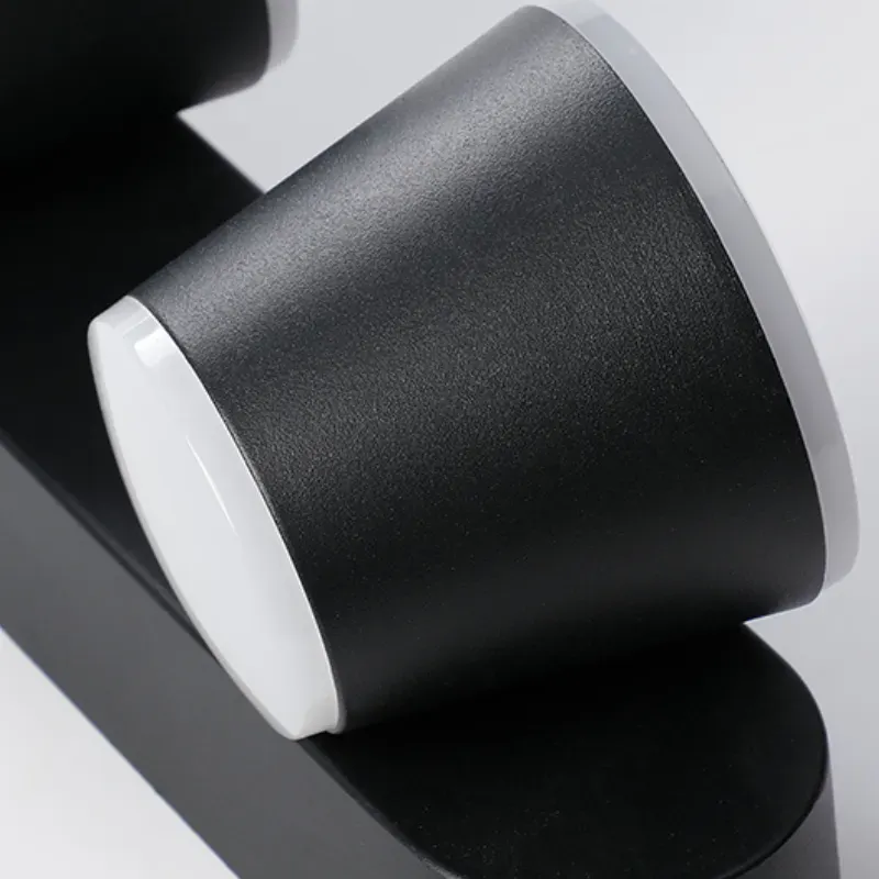 ReikaTurn Outdoor Wall Light