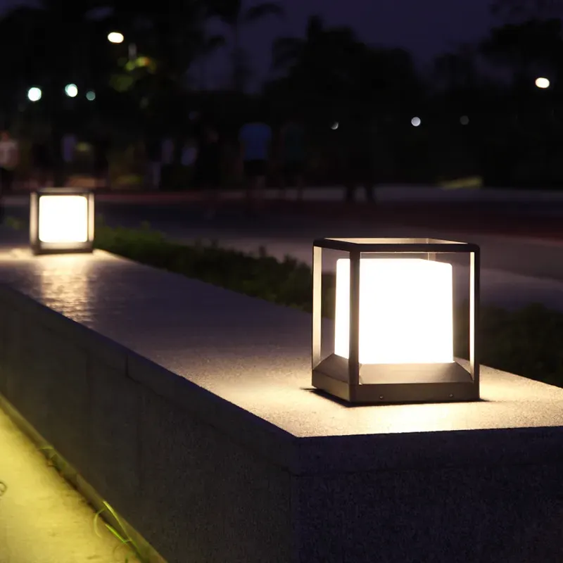 RocaSquare Outdoor Bollard