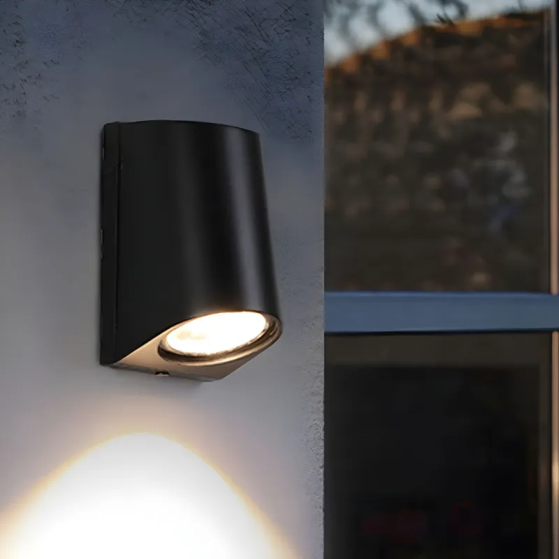 StarkCaster Outdoor Wall Light